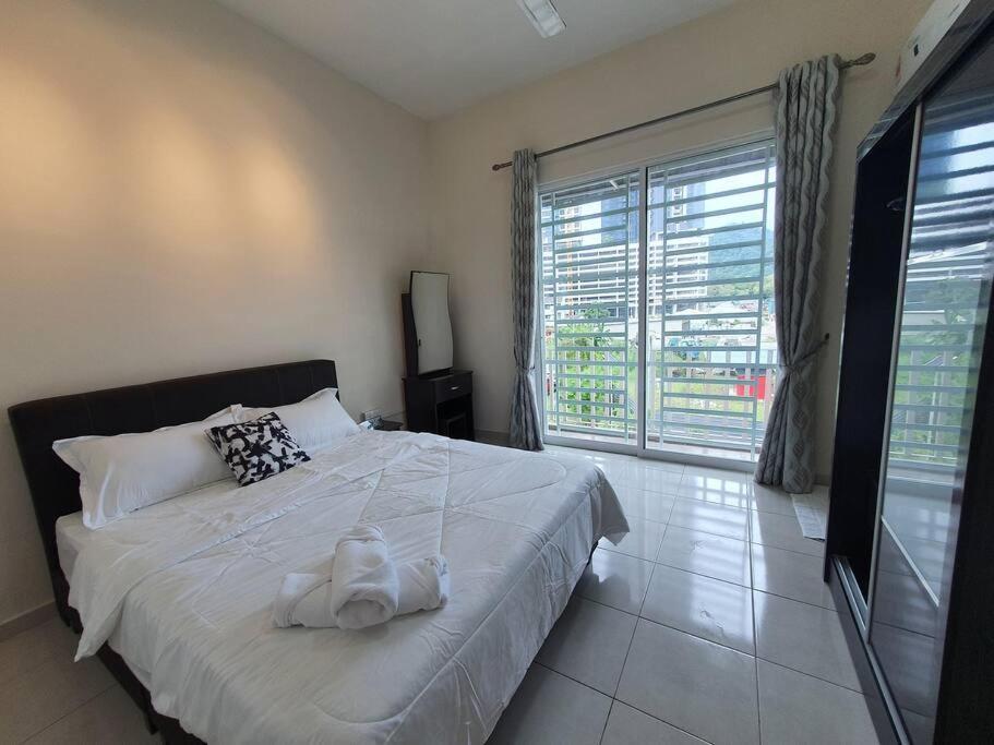 3Storey House 13Pax Family Suite 바얀레파스 외부 사진