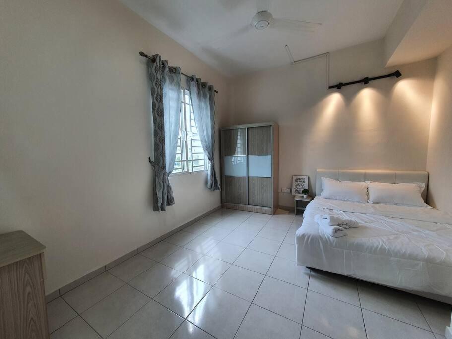 3Storey House 13Pax Family Suite 바얀레파스 외부 사진
