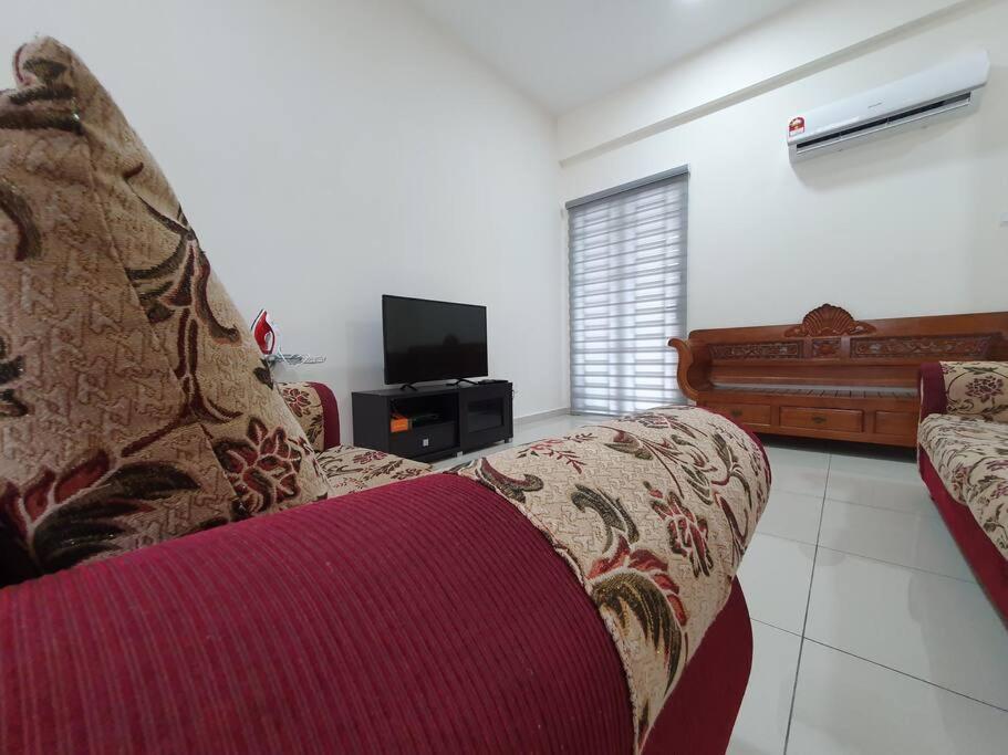 3Storey House 13Pax Family Suite 바얀레파스 외부 사진