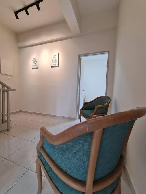 3Storey House 13Pax Family Suite 바얀레파스 외부 사진