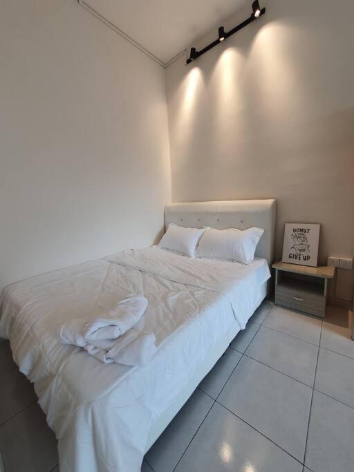 3Storey House 13Pax Family Suite 바얀레파스 외부 사진