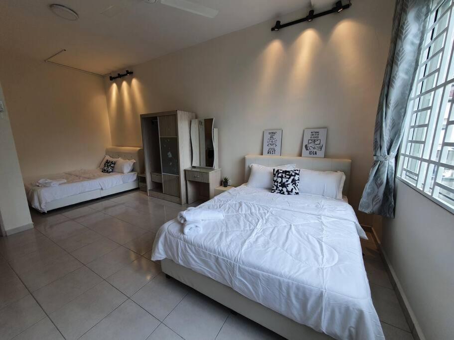 3Storey House 13Pax Family Suite 바얀레파스 외부 사진