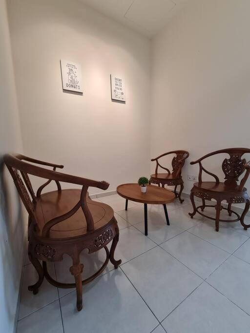 3Storey House 13Pax Family Suite 바얀레파스 외부 사진