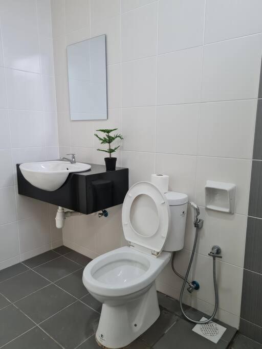 3Storey House 13Pax Family Suite 바얀레파스 외부 사진