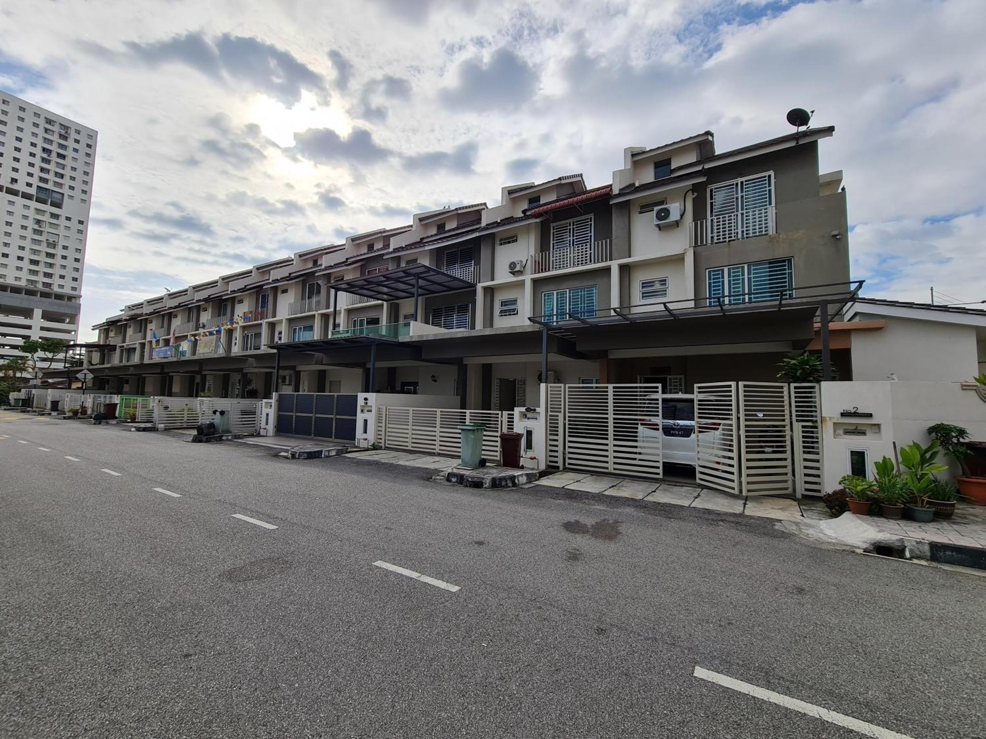 3Storey House 13Pax Family Suite 바얀레파스 외부 사진